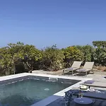 Stunning Beachfront 3br That Has It All! Villa