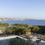 Stunning Beachfront 3br That Has It All! * Ambelas