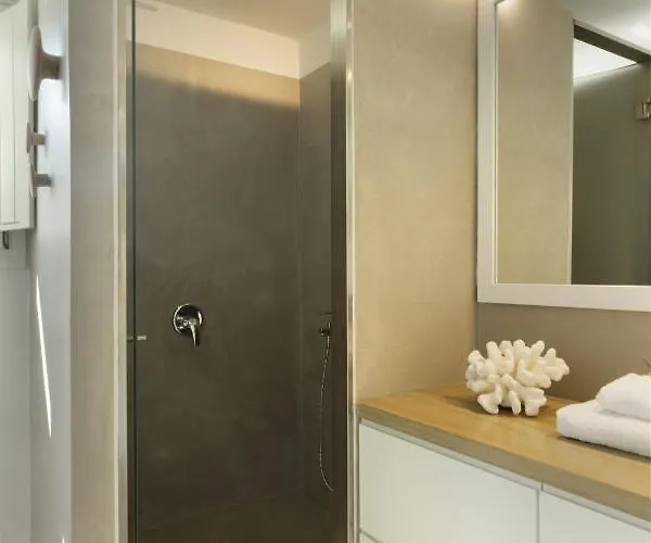 Stunning Beachfront 3br That Has It All! * Ambelas